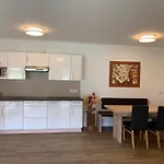 Siri Zentrum Mit Garten Apartment *