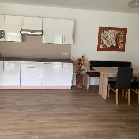 Siri Zentrum Mit Garten *