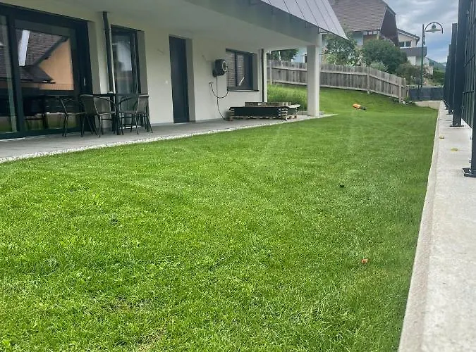 Siri Zentrum Mit Garten *