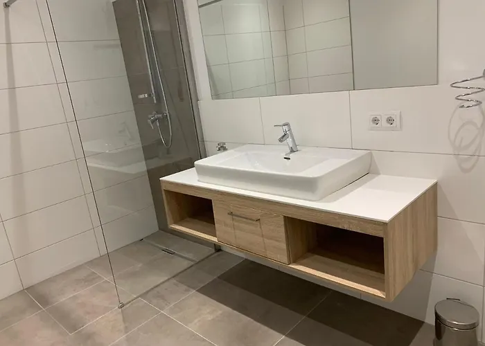 Siri Zentrum Mit Garten *