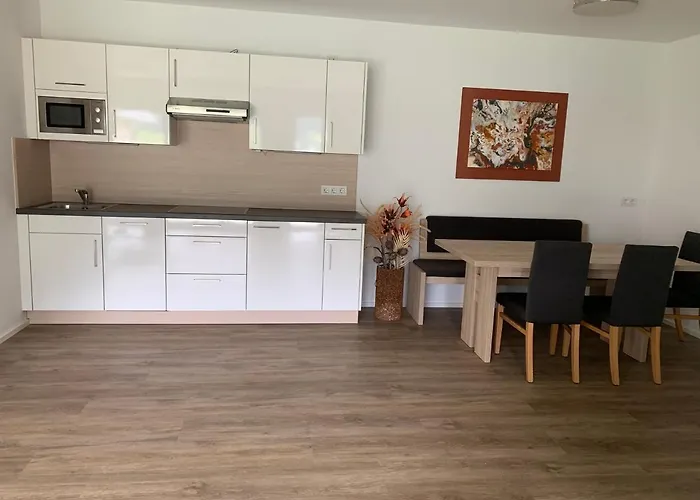 Siri Zentrum Mit Garten *